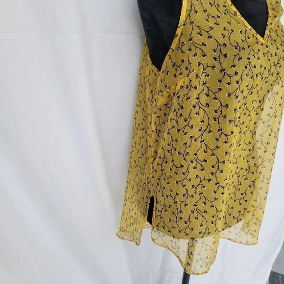Women's Old Navy Yellow Flower Chiffon Blouse Sleeveless Sheer Top Sz Medium M - Picture 8 of 9